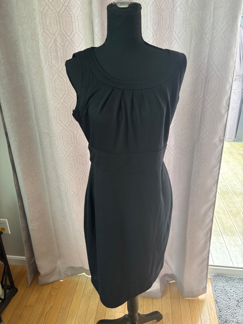 London Times Classic Black Sleeveless Sheath Dress